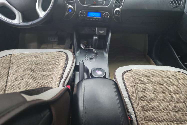 Used Hyundai ix35 2013 2.0L Automatic Two-Wheel Drive Smart GLS China IV Standard Gear Lever