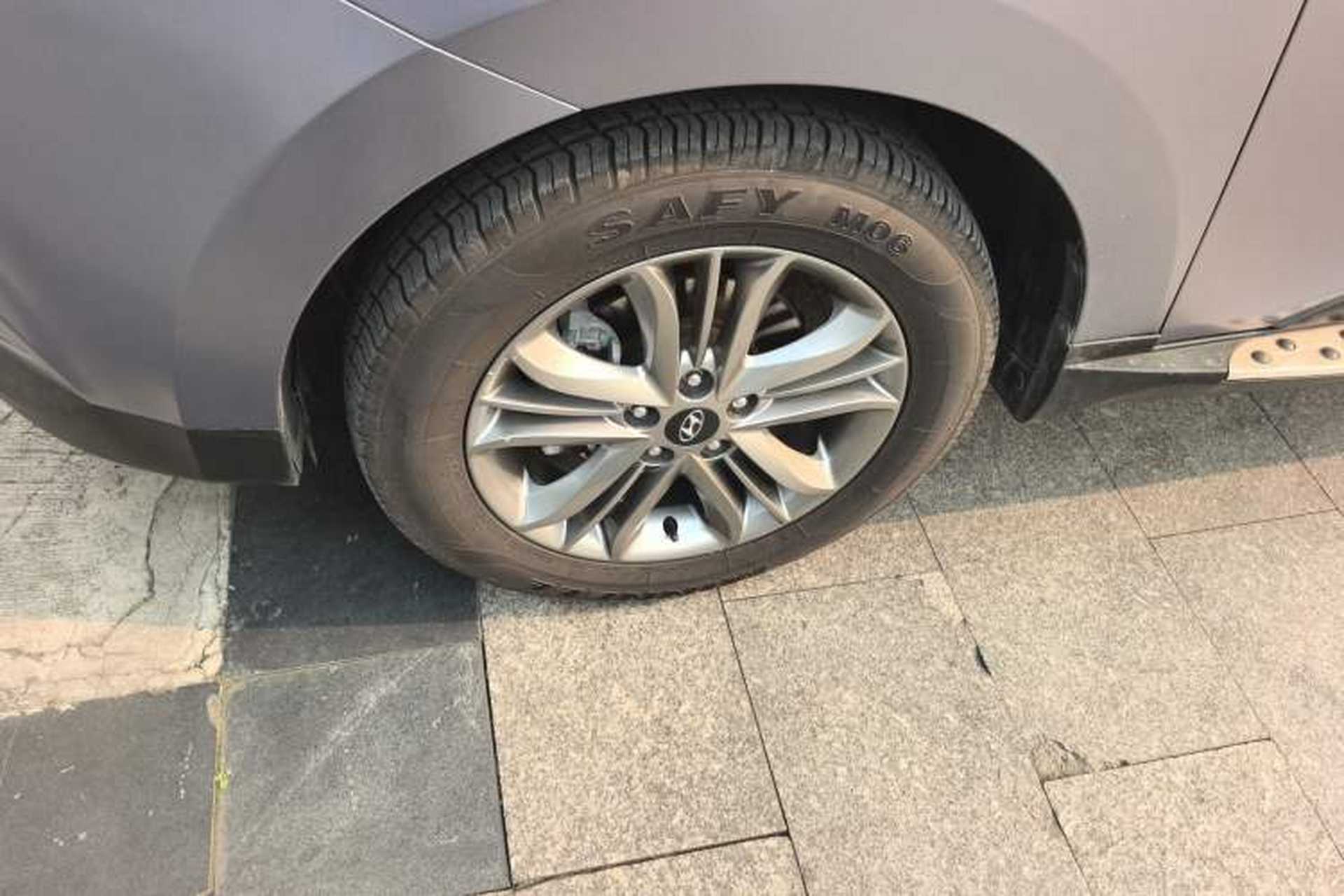 Used Hyundai ix35 2013 2.0L Automatic Two-Wheel Drive Smart GLS China IV Standard Left Front Wheel Hub