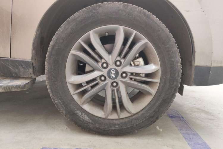 Used Hyundai ix35 2013 2.0L Automatic Two-Wheel Drive Smart GLS China IV Standard Left Front Wheel Hub