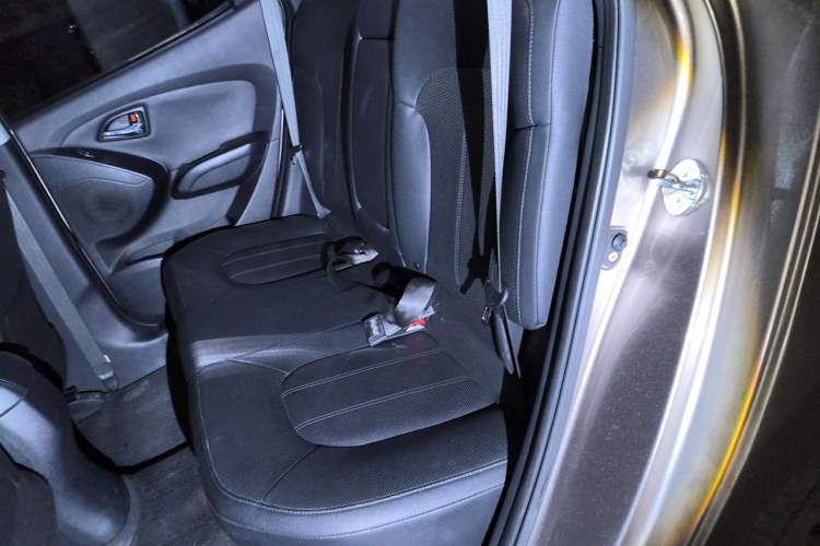 Used Hyundai ix35 2013 2.0L Automatic Two-Wheel Drive Smart GLS China IV Standard Left Rear Seat