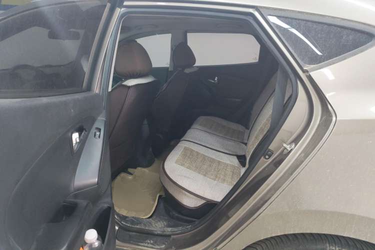 Used Hyundai ix35 2013 2.0L Automatic Two-Wheel Drive Smart GLS China IV Standard Left Rear Seat