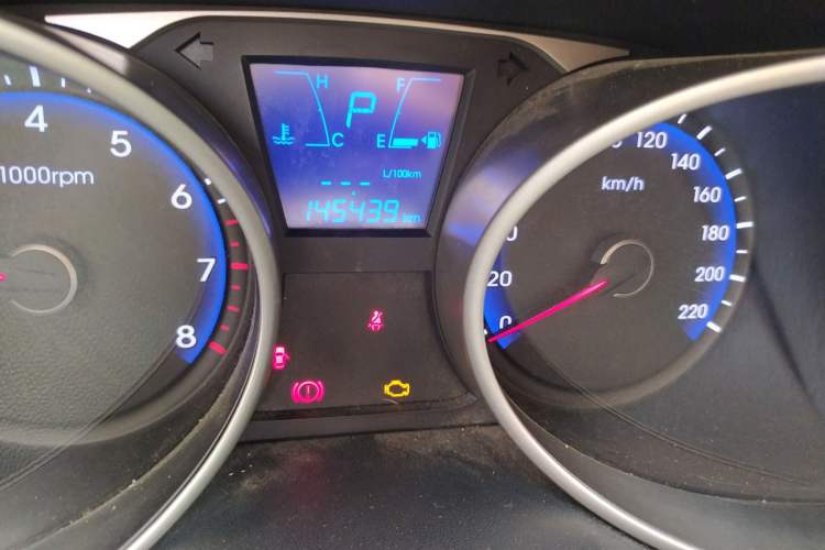 Used Hyundai ix35 2013 2.0L Automatic Two-Wheel Drive Smart GLS China IV Standard Odometer Close Up