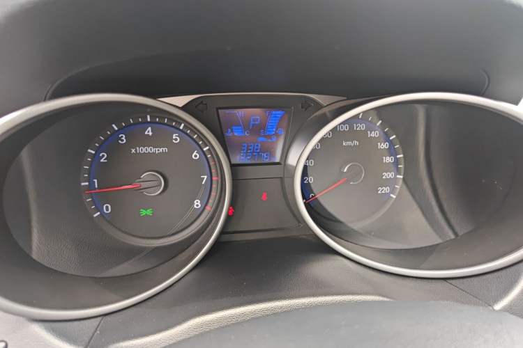 Used Hyundai ix35 2013 2.0L Automatic Two-Wheel Drive Smart GLS China IV Standard Odometer Close Up