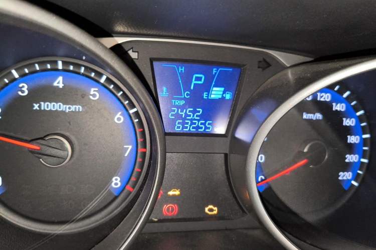 Used Hyundai ix35 2013 2.0L Automatic Two-Wheel Drive Smart GLS China IV Standard Odometer Close Up