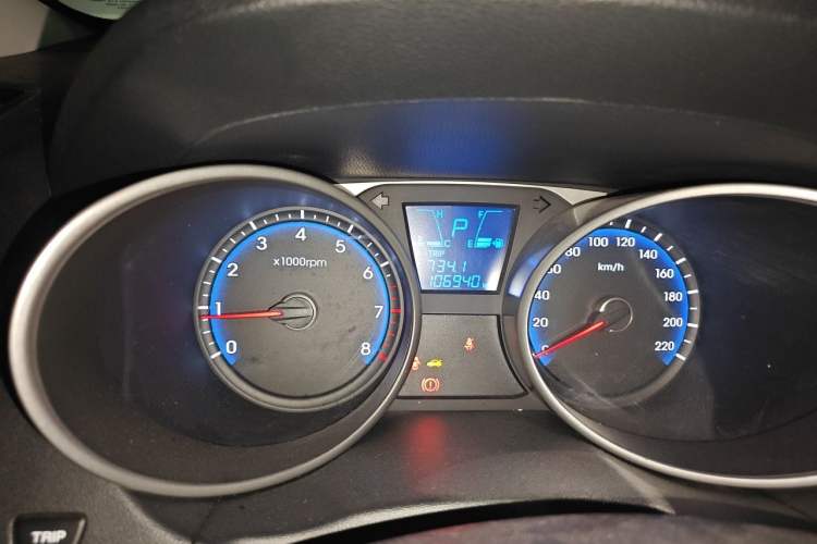 Used Hyundai ix35 2013 2.0L Automatic Two-Wheel Drive Smart GLS China IV Standard Odometer Close Up