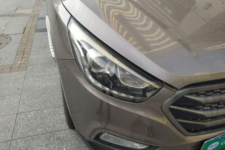 Used Hyundai ix35 2013 2.0L Automatic Two-Wheel Drive Smart GLS China IV Standard Right Front Headlight