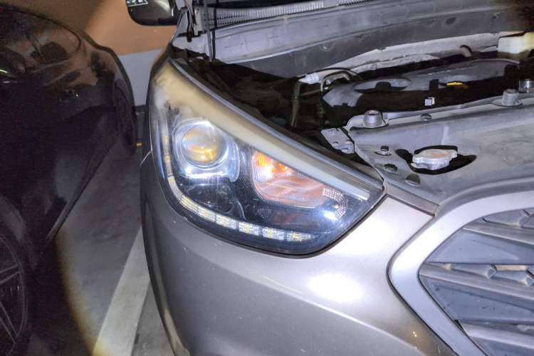 Used Hyundai ix35 2013 2.0L Automatic Two-Wheel Drive Smart GLS China IV Standard Right Front Headlight