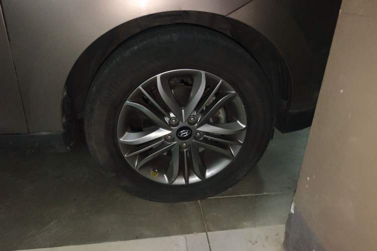 Used Hyundai ix35 2013 2.0L Automatic Two-Wheel Drive Smart GLS China IV Standard Right Front Wheel Hub