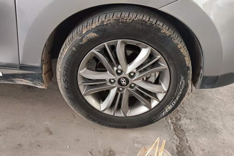 Used Hyundai ix35 2013 2.0L Automatic Two-Wheel Drive Smart GLS China IV Standard Right Front Wheel Hub