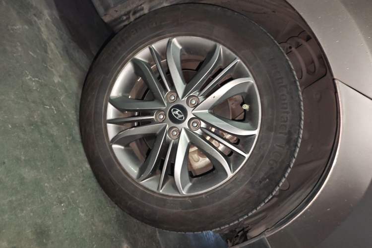 Used Hyundai ix35 2013 2.0L Automatic Two-Wheel Drive Smart GLS China IV Standard Right Front Wheel Hub