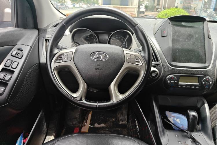 Used Hyundai ix35 2013 2.0L Automatic Two-Wheel Drive Smart GLS China IV Standard Steering Wheel