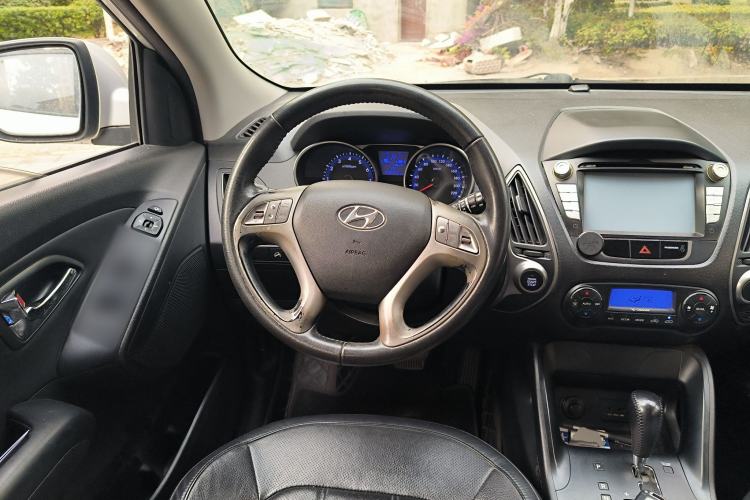 Used Hyundai ix35 2013 2.0L Automatic Two-Wheel Drive Smart GLS China IV Standard Steering Wheel