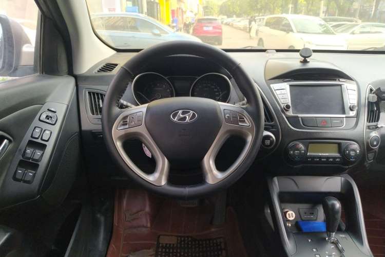 Used Hyundai ix35 2013 2.0L Automatic Two-Wheel Drive Smart GLS China IV Standard Steering Wheel