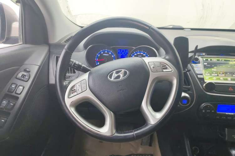 Used Hyundai ix35 2013 2.0L Automatic Two-Wheel Drive Smart GLS China IV Standard Steering Wheel