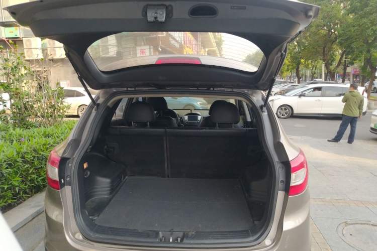 Used Hyundai ix35 2013 2.0L Automatic Two-Wheel Drive Smart GLS China IV Standard Trunk