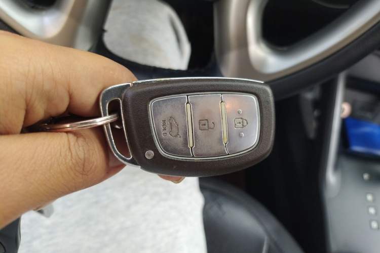Used Hyundai ix35 2013 2.0L Automatic Two-Wheel Drive Smart GLS China IV Standard Vehicle Key