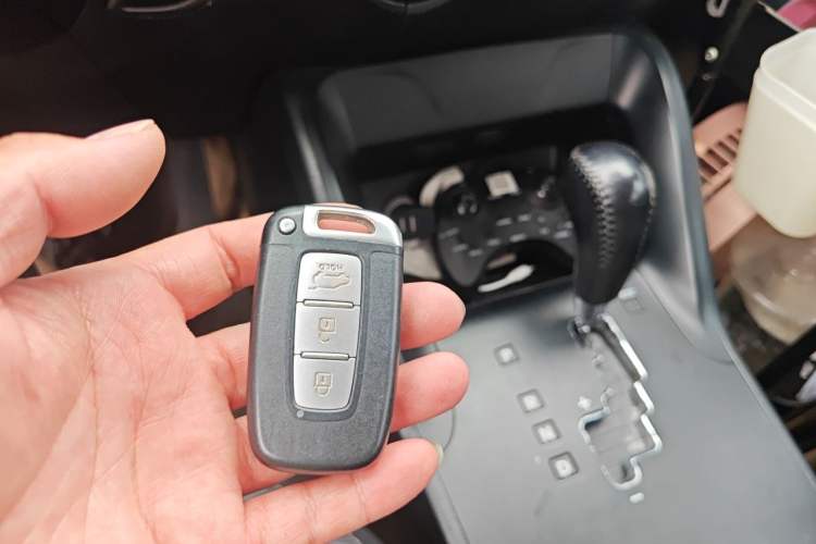 Used Hyundai ix35 2013 2.0L Automatic Two-Wheel Drive Smart GLS China IV Standard Vehicle Key