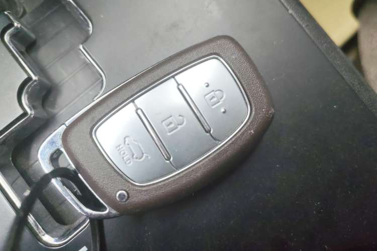 Used Hyundai ix35 2013 2.0L Automatic Two-Wheel Drive Smart GLS China IV Standard Vehicle Key