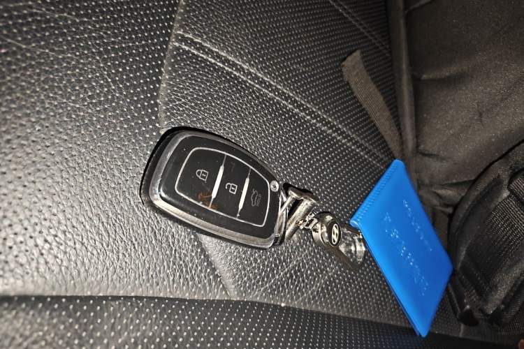 Used Hyundai ix35 2013 2.0L Automatic Two-Wheel Drive Smart GLS China IV Standard Vehicle Key