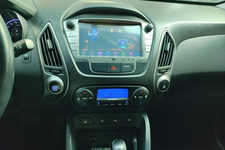 Used Hyundai ix35 2013 2.0L Automatic Two-Wheel Drive Leading GLX China IV Standard Audio And AC Panel