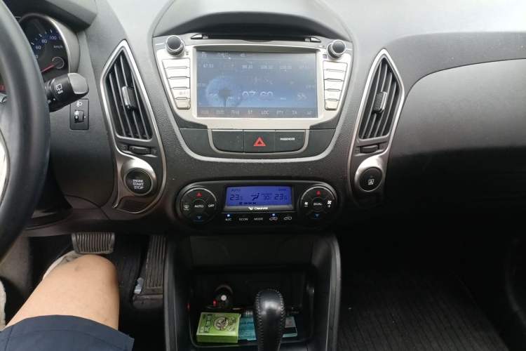 Used Hyundai ix35 2013 2.0L Automatic Two-Wheel Drive Smart GLS China IV Standard Audio And AC Panel