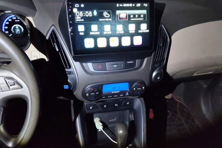 Used Hyundai ix35 2013 2.0L Automatic Two-Wheel Drive Leading GLX China IV Standard Audio And AC Panel