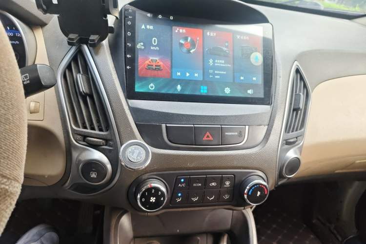 Used Hyundai ix35 2013 2.0L Manual 2WD Comfort GL China IV Standard Audio And AC Panel