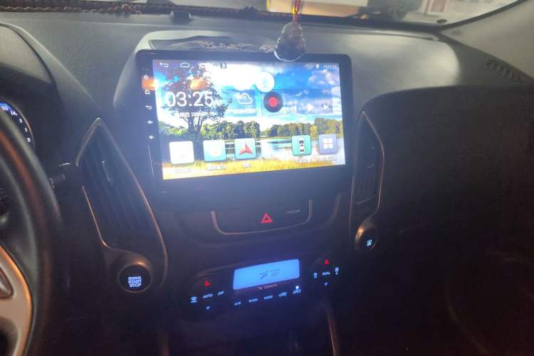 Used Hyundai ix35 2013 2.0L Automatic Two-Wheel Drive Smart GLS China V Standard Audio And AC Panel