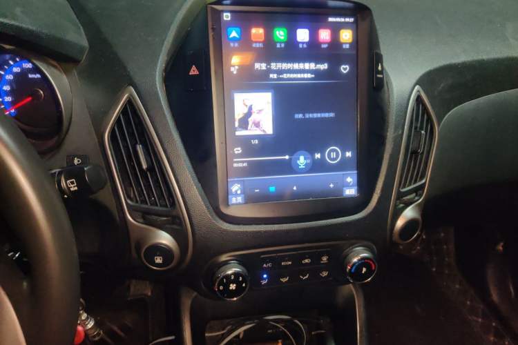 Used Hyundai ix35 2013 2.0L Automatic 2WD Comfort GL China IV Standard Audio And AC Panel