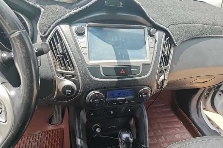 Used Hyundai ix35 2013 2.0L Automatic Two-Wheel Drive Smart GLS China IV Standard Audio And AC Panel