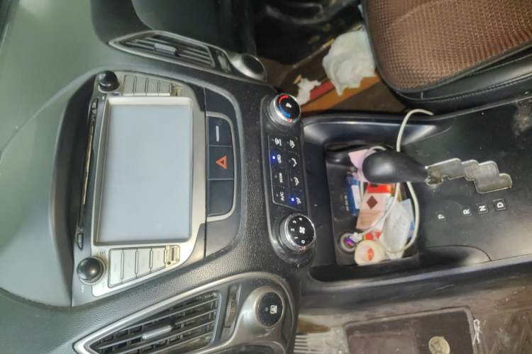 Used Hyundai ix35 2013 2.0L Automatic 2WD Comfort GL China IV Standard Audio And AC Panel