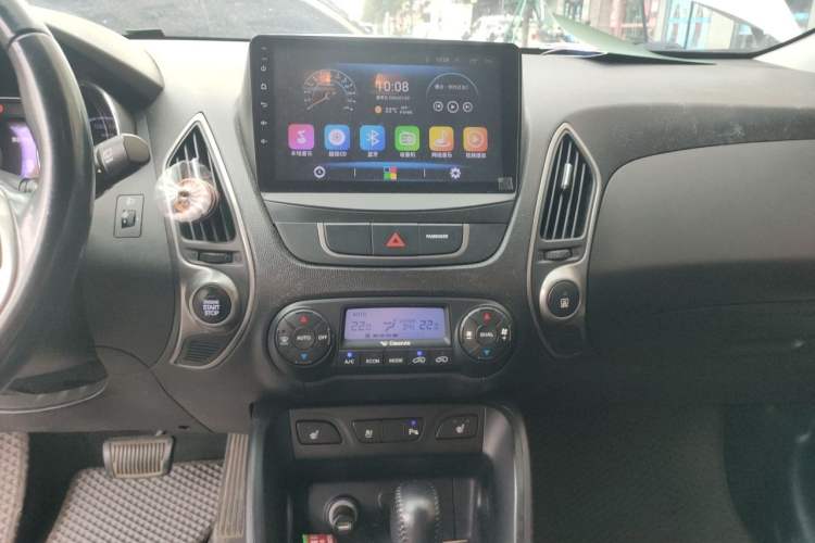 Used Hyundai ix35 2013 2.0L Automatic Two-Wheel Drive Leading GLX China IV Standard Audio And AC Panel