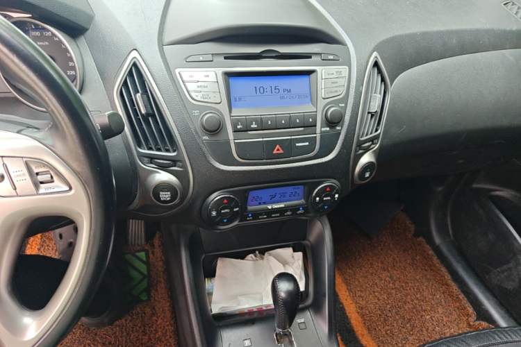 Used Hyundai ix35 2013 2.0L Automatic Two-Wheel Drive Smart GLS China V Standard Audio And AC Panel