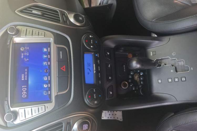 Used Hyundai ix35 2013 2.0L Automatic Two-Wheel Drive Leading GLX China V Emission Standard Audio And AC Panel