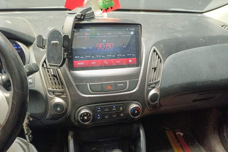 Used Hyundai ix35 2013 2.0L Automatic 2WD Comfort GL China IV Standard Audio And AC Panel