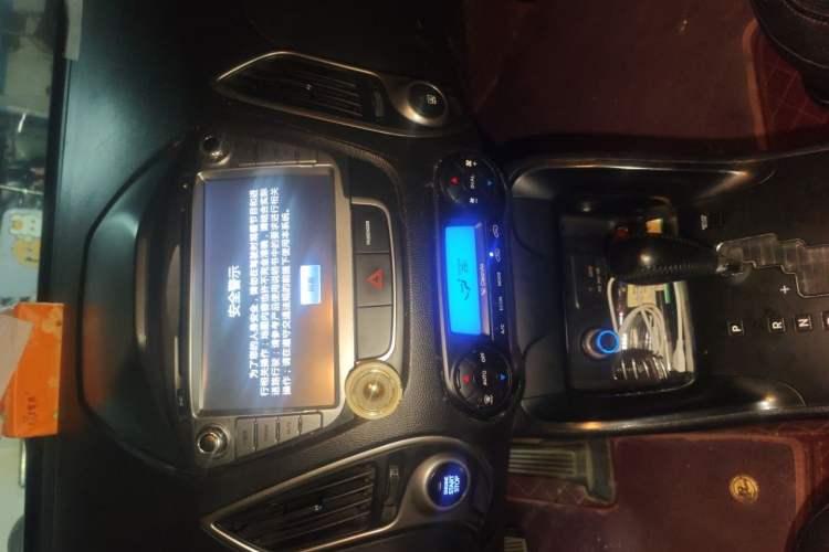 Used Hyundai ix35 2013 2.0L Automatic Two-Wheel Drive Smart GLS China V Standard Audio And AC Panel