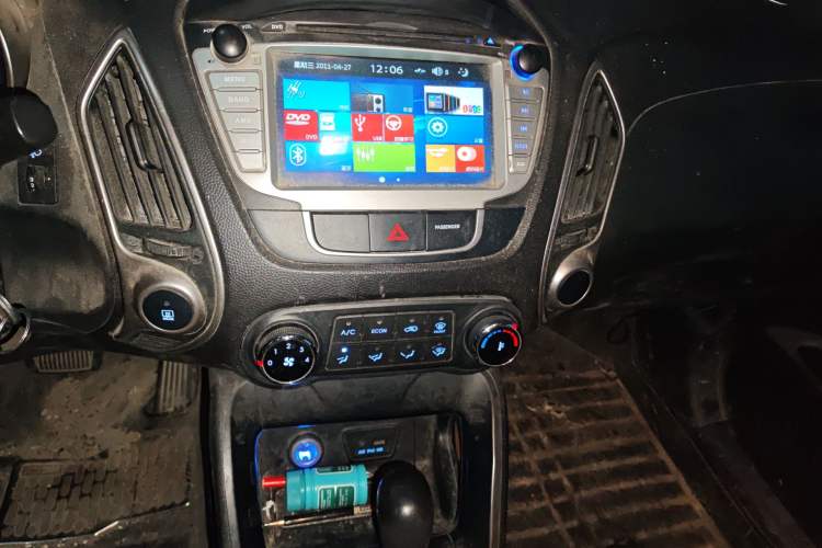 Used Hyundai ix35 2013 2.0L Automatic 2WD Comfort GL China IV Standard Audio And AC Panel