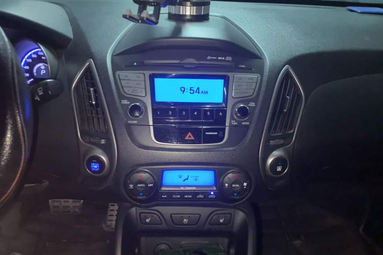 Used Hyundai ix35 2013 2.4L Automatic Two-Wheel Drive Leading GLX China V Standard Audio And AC Panel