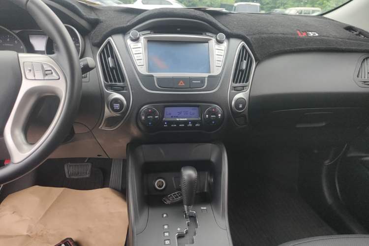 Used Hyundai ix35 2013 2.0L Automatic Two-Wheel Drive Smart GLS China IV Standard Audio And AC Panel