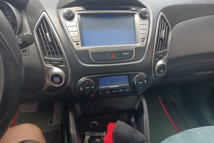 Used Hyundai ix35 2013 2.0L Automatic Two-Wheel Drive Smart GLS China IV Standard Audio And AC Panel
