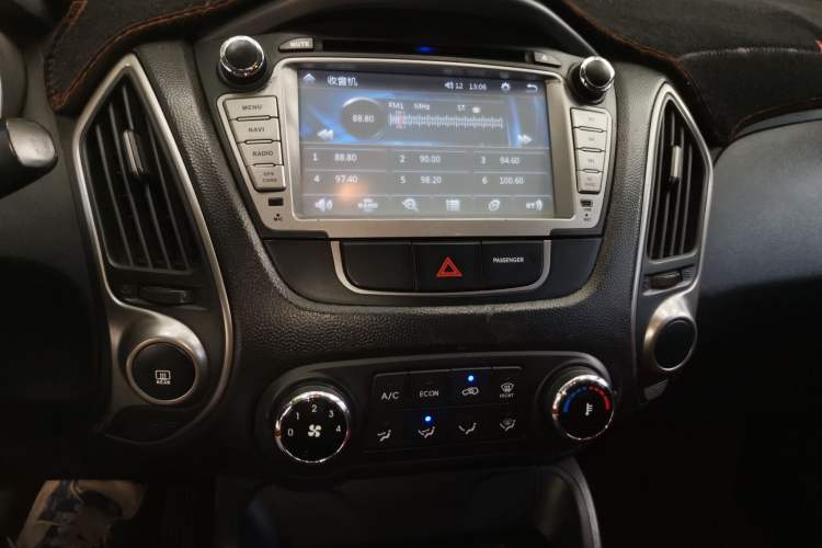 Used Hyundai ix35 2013 2.0L Manual 2WD Comfort GL China IV Standard Audio And AC Panel