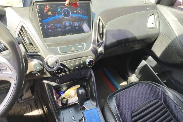 Used Hyundai ix35 2013 2.0L Automatic 2WD Comfort GL China IV Standard Audio And AC Panel