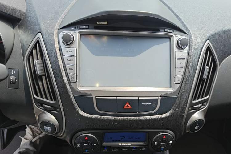 Used Hyundai ix35 2013 2.0L Automatic Two-Wheel Drive Smart GLS China IV Standard Audio And AC Panel
