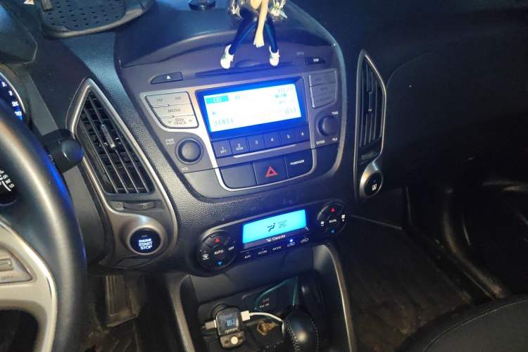 Used Hyundai ix35 2013 2.0L Automatic Two-Wheel Drive Smart GLS China IV Standard Audio And AC Panel