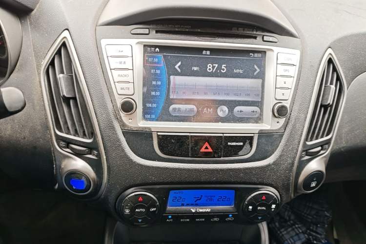 Used Hyundai ix35 2013 2.0L Automatic Two-Wheel Drive Smart GLS China IV Standard Audio And AC Panel