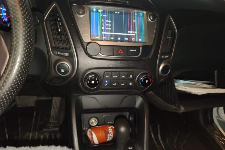 Used Hyundai ix35 2013 2.0L Automatic 2WD Comfort GL China IV Standard Audio And AC Panel