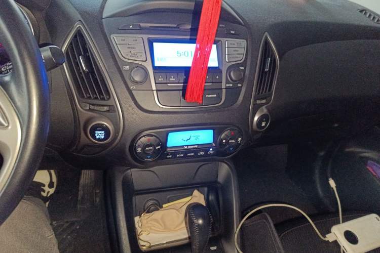 Used Hyundai ix35 2013 2.0L Automatic Two-Wheel Drive Smart GLS China V Standard Audio And AC Panel