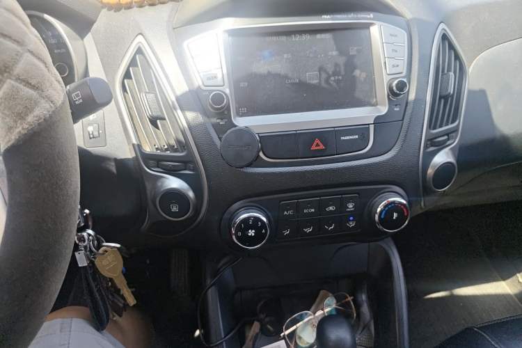 Used Hyundai ix35 2013 2.0L Automatic 2WD Comfort GL China IV Standard Audio And AC Panel