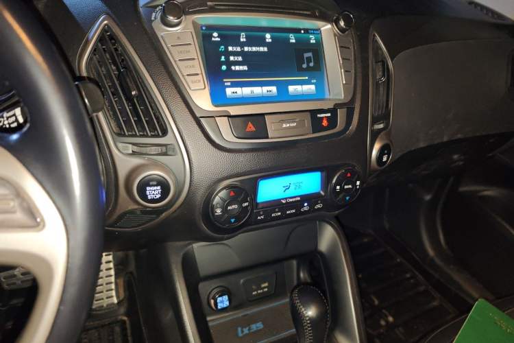 Used Hyundai ix35 2013 2.4L Automatic Two-Wheel Drive Leading GLX China V Standard Audio And AC Panel
