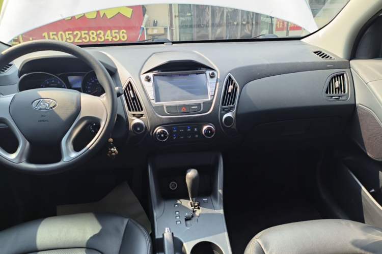 Used Hyundai ix35 2013 2.0L Automatic 2WD Comfort GL China IV Standard Audio And AC Panel